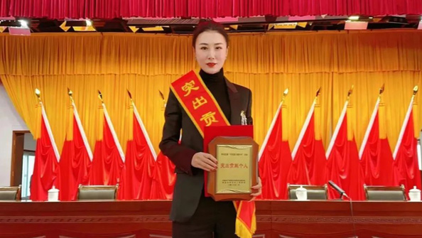 熱烈祝賀集團總經理張娟在李滄區“作風能力提升年”活動中，獲評“突出貢獻個人”榮譽稱號